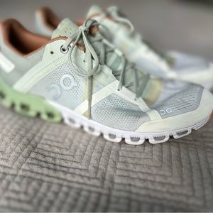 On Cloud Running shoes Women